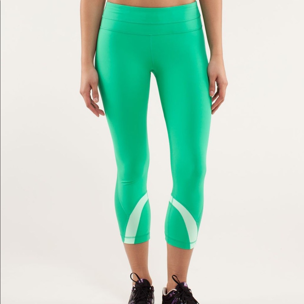 Lululemon Run Inspire Crop II size 4 very green